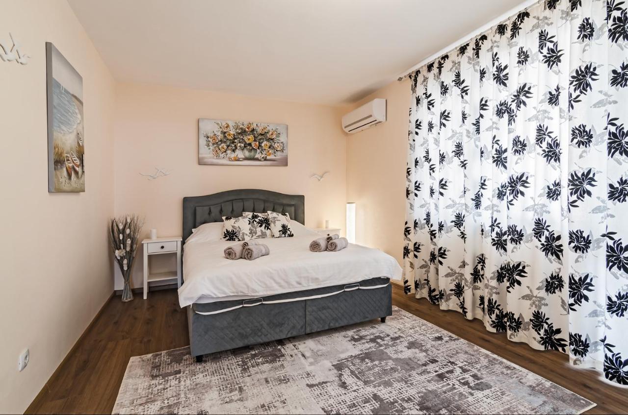 Апартаменти Ивайло / Ivaylo Apartments Burgas Bagian luar foto